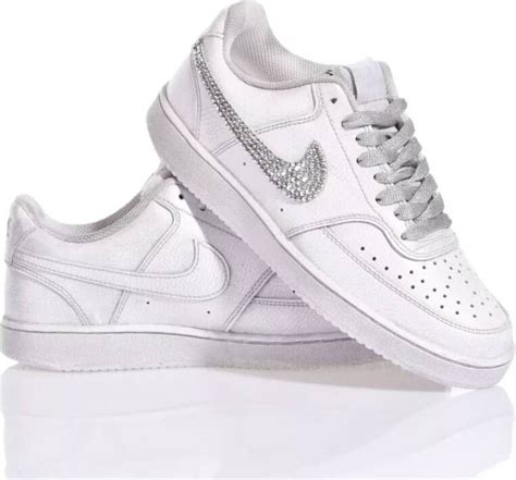 zilveren nike sneakers dames|Zilveren Nike Schoenen voor dames online .